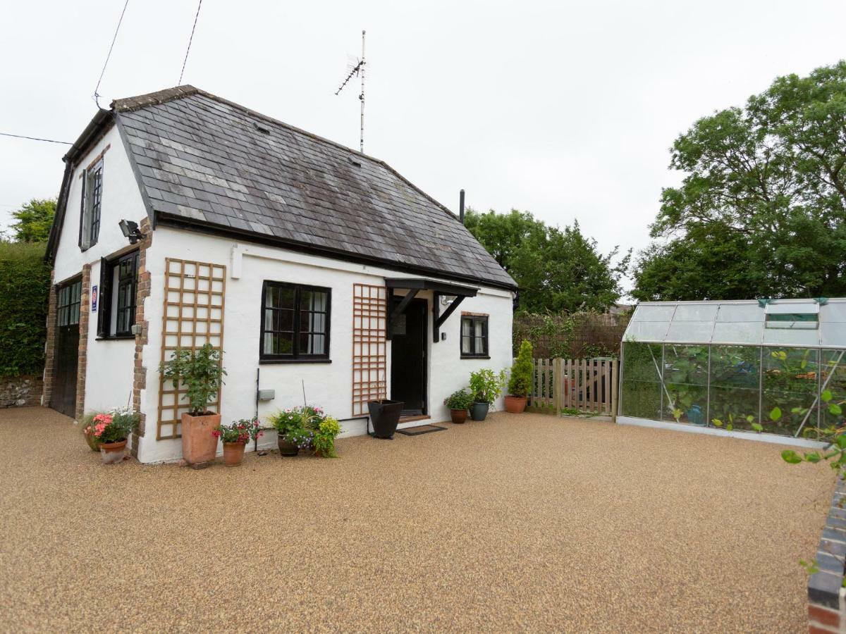 Little England Cottage Milborne Saint Andrew Exterior foto